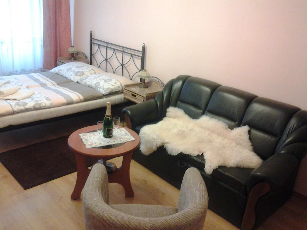 Apartment U Tri Jehnatek *